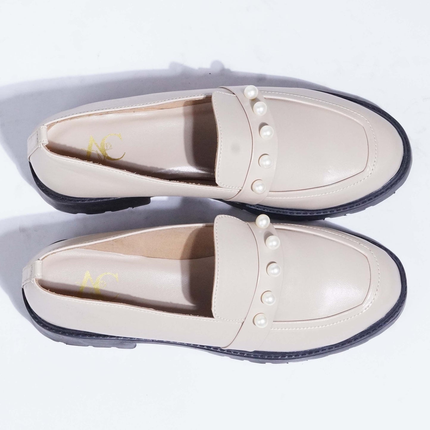 Chunky Pearl Loafers Creme