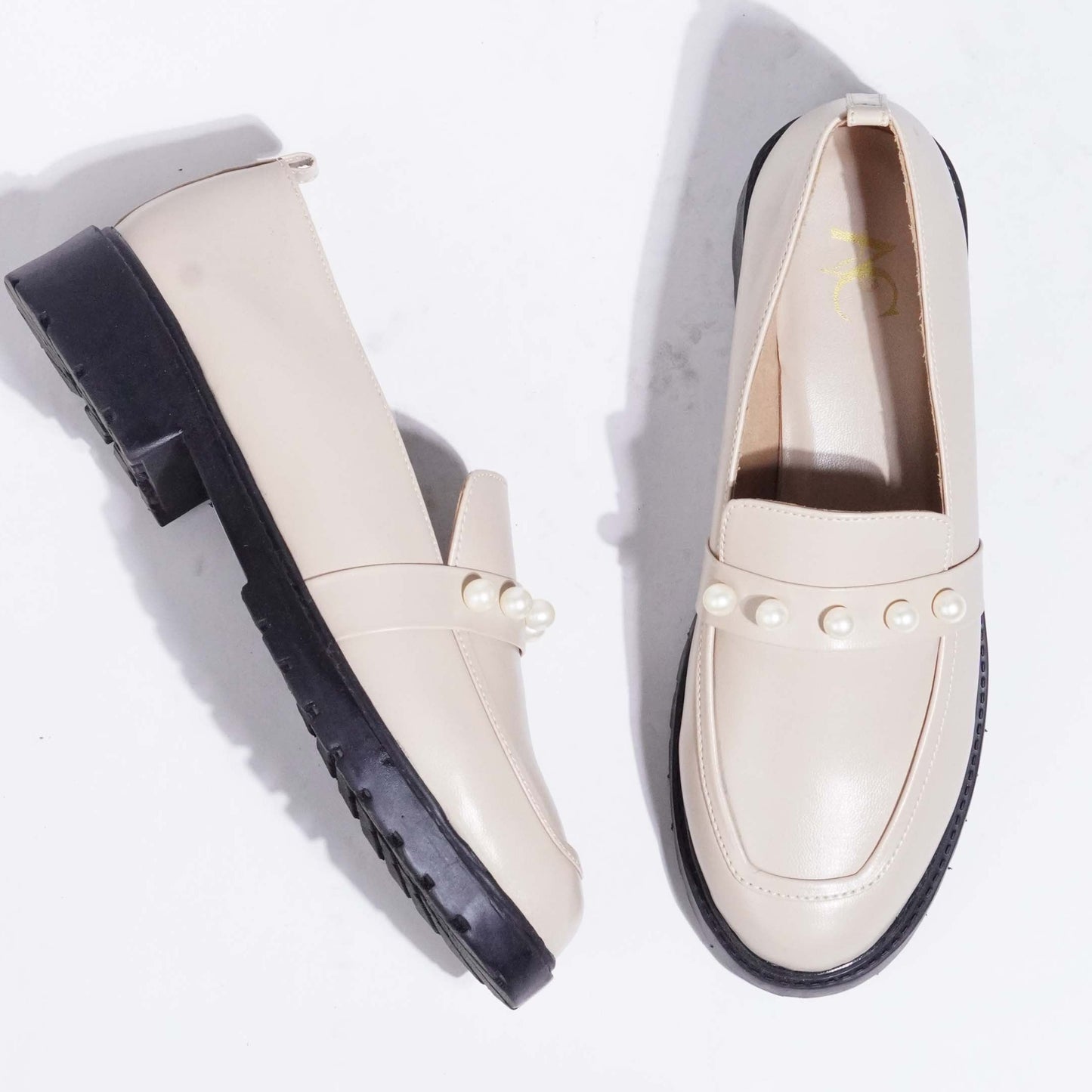 Chunky Pearl Loafers Creme