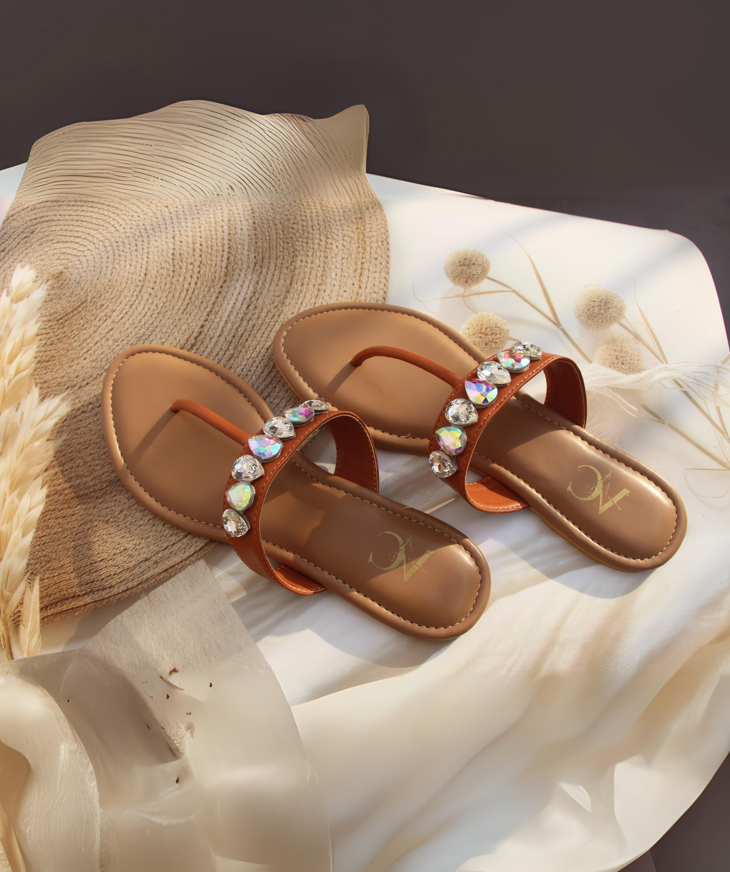 Glam on the Go T slides Tan