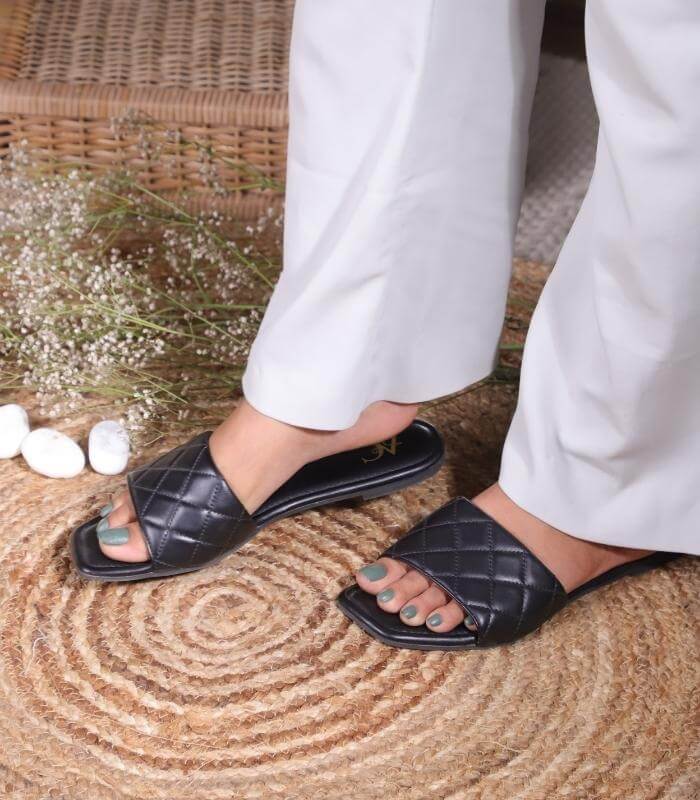 A Criss & a Cross Black Slides For Women (Black)