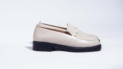 Chunky Pearl Loafers Creme