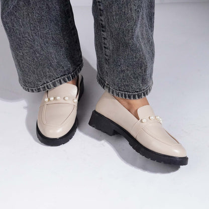 Chunky Pearl Loafers Creme